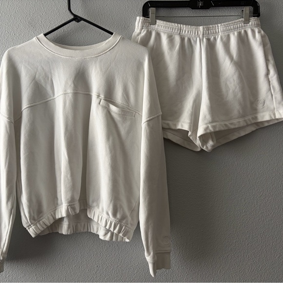 Vuori Women's Sedona Sport Crew White Pullover Sweatshirt and shorts set - Picture 6 of 10